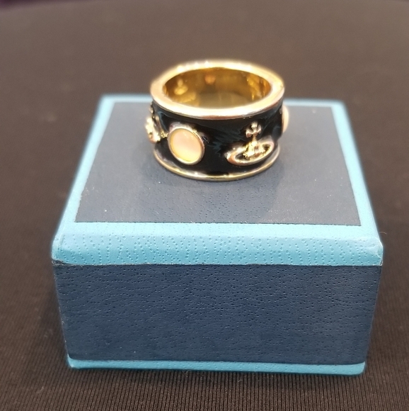 Vivienne Westwood Iconic Black and Gold Ring. Size 6 - Picture 3 of 5